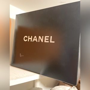 Chanel medium gift box